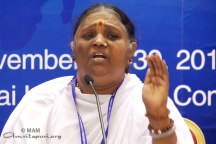 "Ko z drugimi ravnamo s spoštovanjem, razumevanjem in sprejemanjem, potem bomo sposobni komunicirati na ravni srca." – Amma 